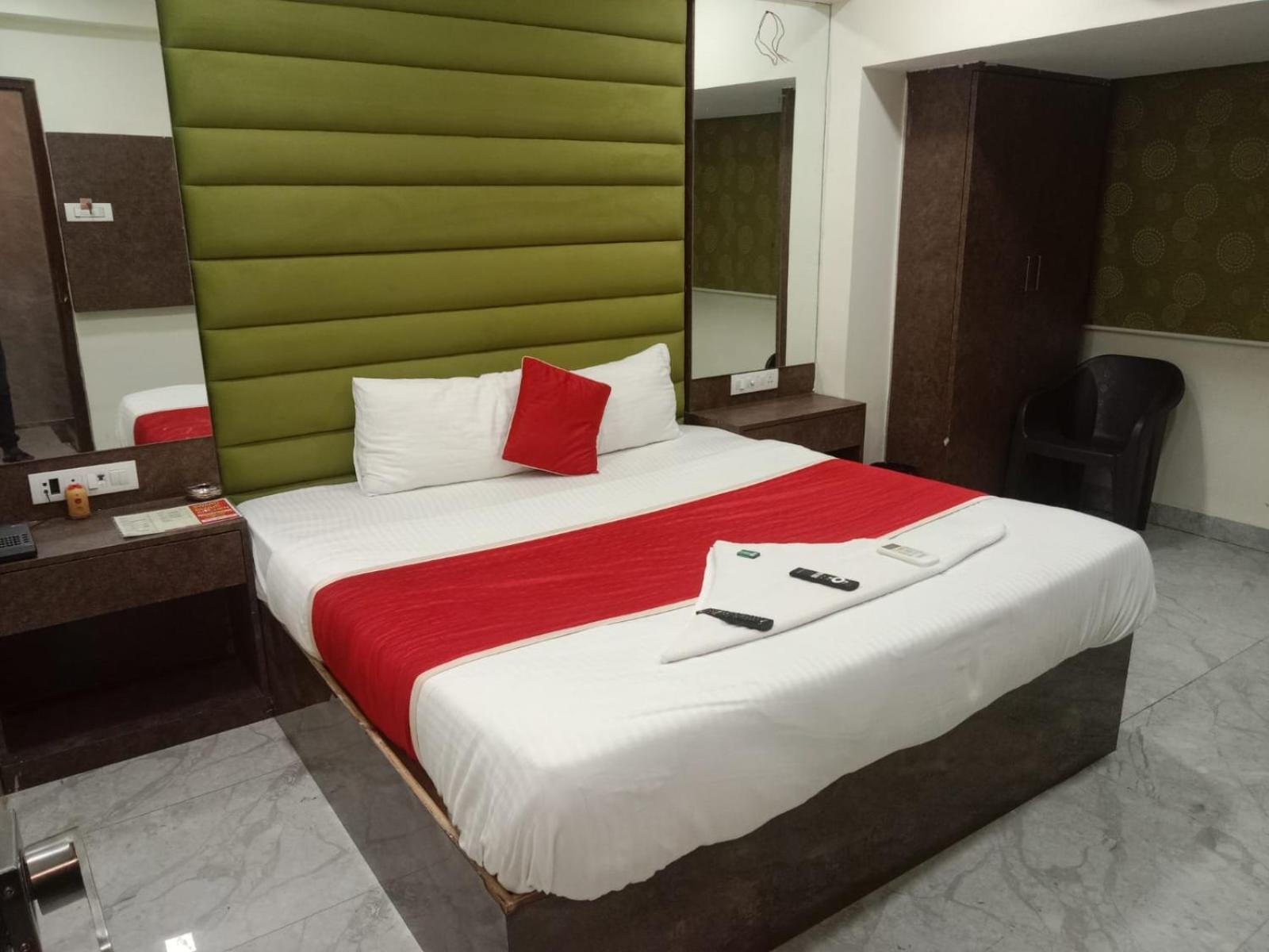 Hotel The B Town Mumbai (Bombay)